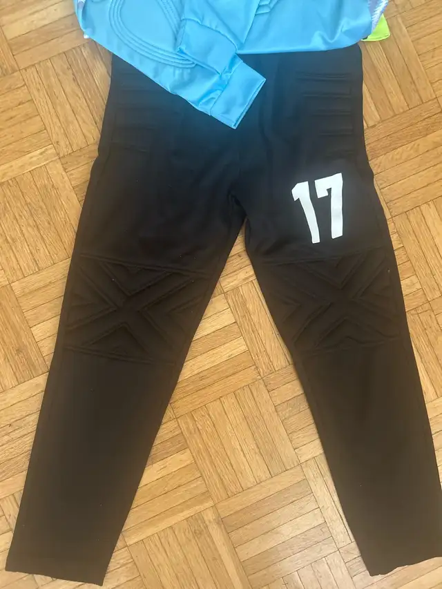soccer/football complete goalie set  ( equipment ) in Football in Mississauga / Peel Region - Image 8