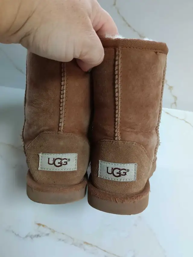 UGG boots size US 1 in Kids & Youth in Oakville / Halton Region - Image 3