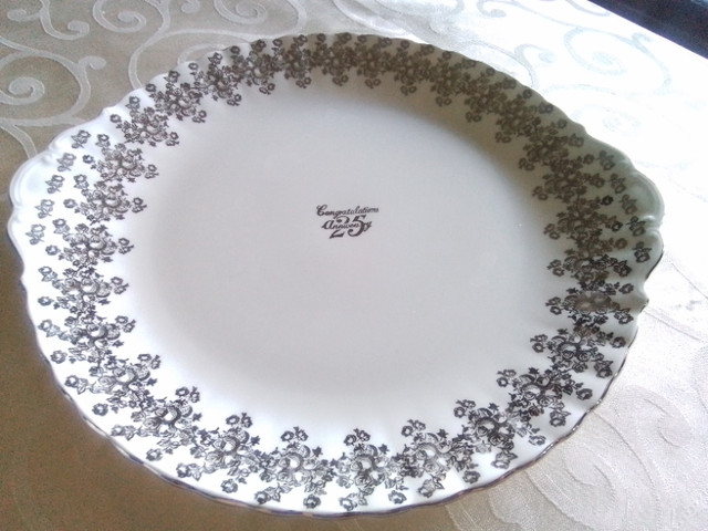 FINE BONE CHINA 25TH SILVER ANNIVERSARY CAKE PLATE  ROYAL ALBERT in Arts & Collectibles in City of Toronto