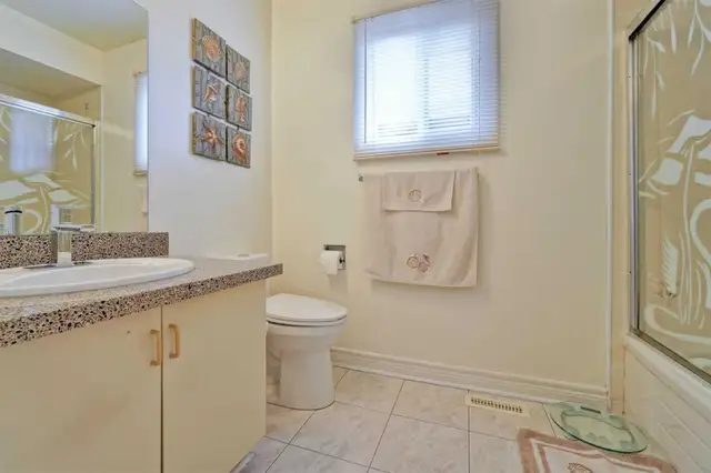 Private Room for Rent in Mississauga near Britannia & Creditview in Room Rentals & Roommates in Mississauga / Peel Region - Image 6