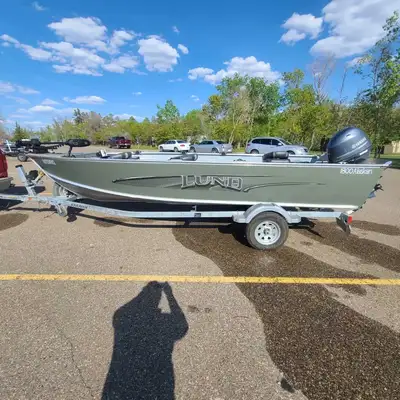 I really didn't plan on selling this beautiful walleye rig but I have some medical issues that are g...