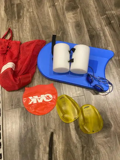 Get ready to make a splash with this used swimming gear set! It includes a blue kickboard, swim padd...