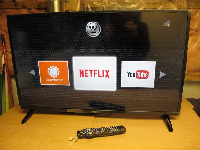 Exc. fully working "40 Westinghouse Smart TV 1080p FHD 3x HDMI in TVs in City of Toronto - Image 3