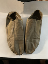 Size 5 1/2 jazz shoes