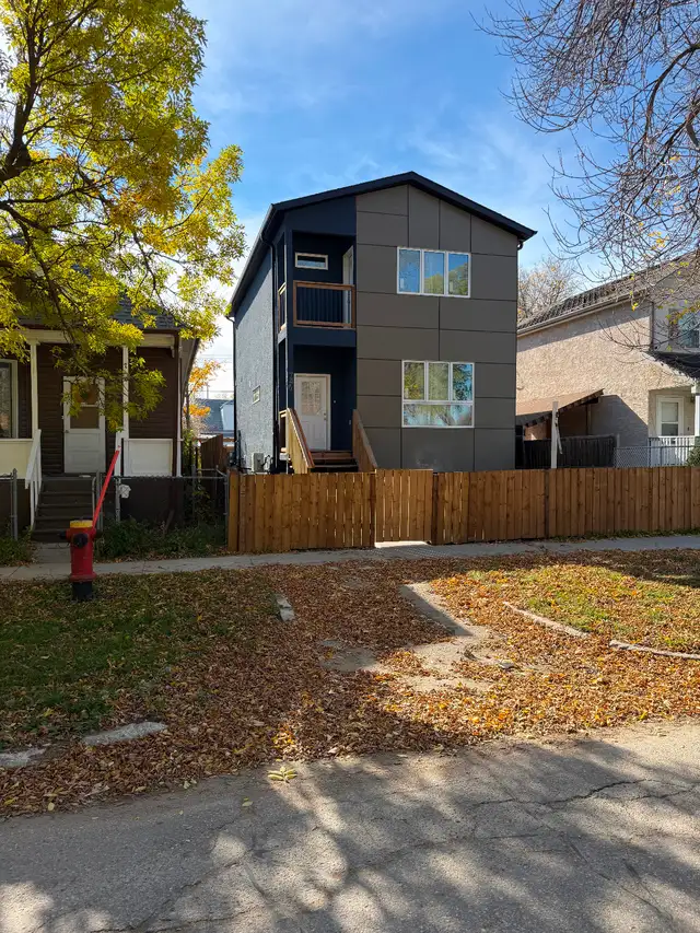 Large Affordable 3 bed 3 bath house $1875.- $100 off move in