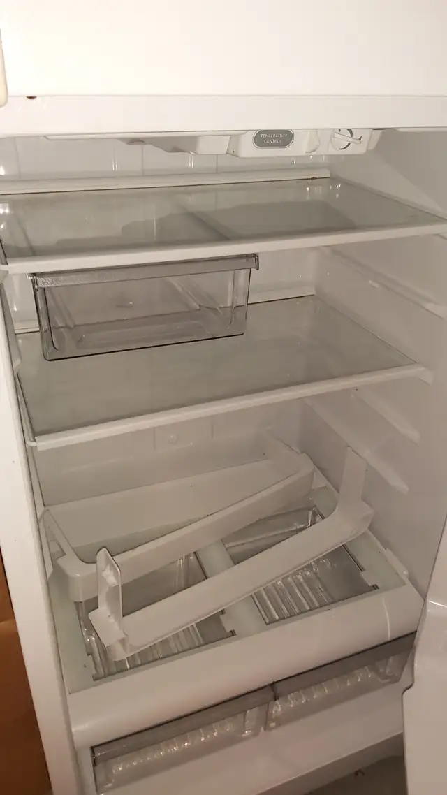 Réfrigérateur GE 125$ et cuisinière Frigidaire 125$ in Refrigerators in Laval / North Shore - Image 3