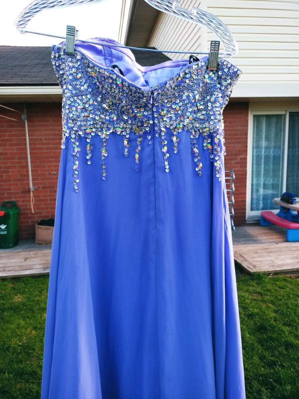 Prom dress size 6 in Women's - Dresses & Skirts in Kitchener / Waterloo - Image 4