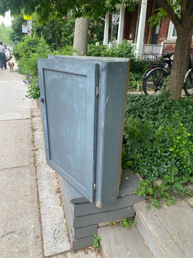 FREE Pine corner cabinet. in Free Stuff in City of Toronto - Image 4