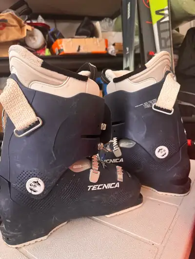 Ski boots, View more