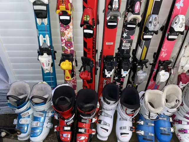 kids ski with boots  in Ski in Markham / York Region - Image 7