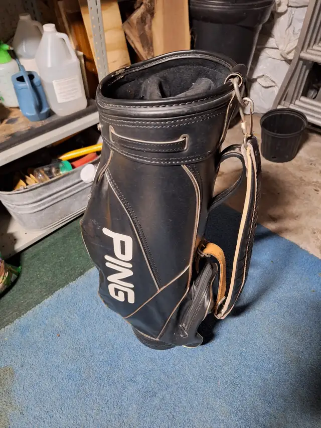 PING Vintage leather golf bag in Golf in Ottawa - Image 4