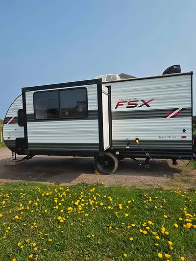 Camping travel trailer 2021 Wildwood Fsx 23 feet with extension like new, no water infiltration sofa...