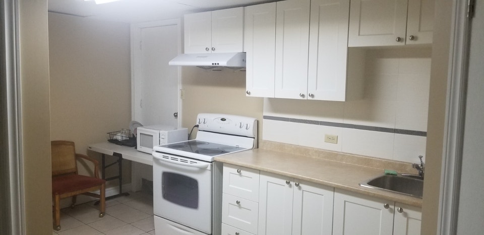 Bayview & Hwy 7 Basement room $700 CleanQuiet incl Wifi all incl | Room ...