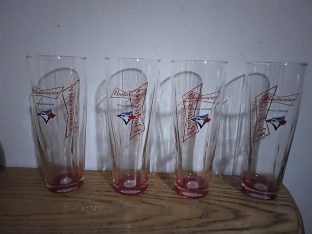 Lot de 4 verres à bière Budweiser des Blue Jays de Toronto MLB in Arts & Collectibles in Longueuil / South Shore
