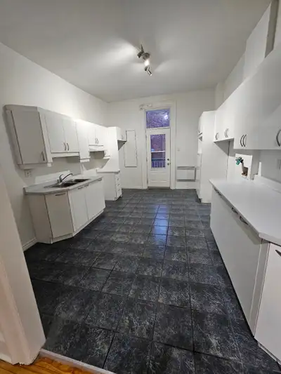 Superbe 7 et demi (4 chambres) rénové sur la rue de Lorimier en plein Plateau Mont – Royal ; un arrê...