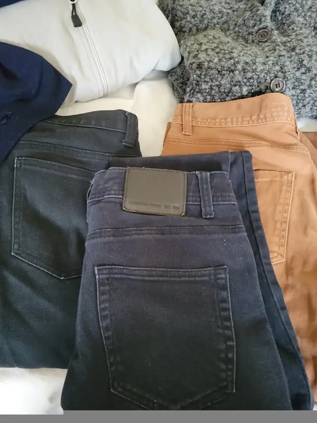 Miscellaneous clothing, young adult, women, men in Multi-item in City of Toronto - Image 3