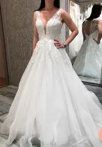 Beautiful wedding dress- brand new, great price!