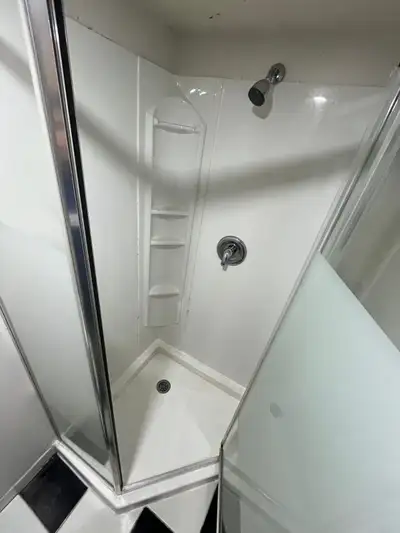 MASTER BEDROOM WITH ATTACHEDWASHROOM AVAILABLE.HEART OF THE CITY