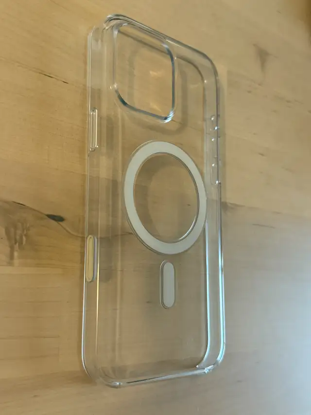 Clear Case with MagSafe for iPhone 16 Pro Max in Cell Phone Accessories in Markham / York Region - Image 4