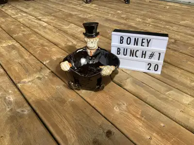 Halloween Decor Boney Bunch/ Yankee Candle, View more