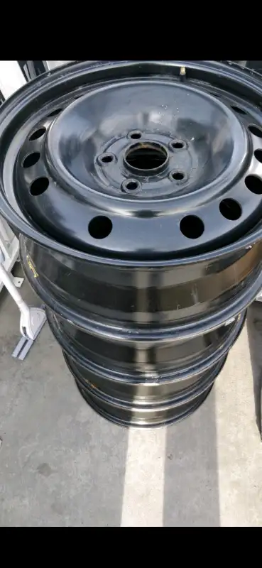 Perfect condition, Can use 2005 to up model 5×120 R 16" 275$