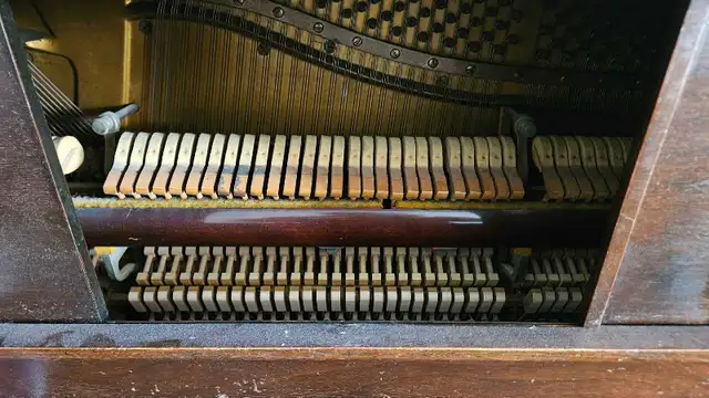 Free Upright Piano in Pianos & Keyboards in City of Toronto - Image 3