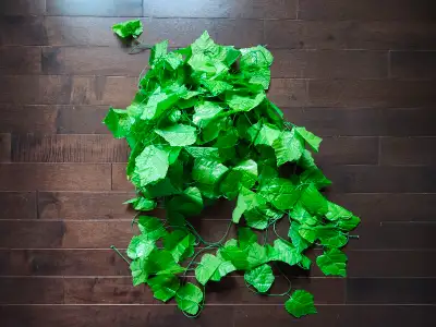Artificial vine fake garland brand new / guirlande de vigne neuf Localisation O12
