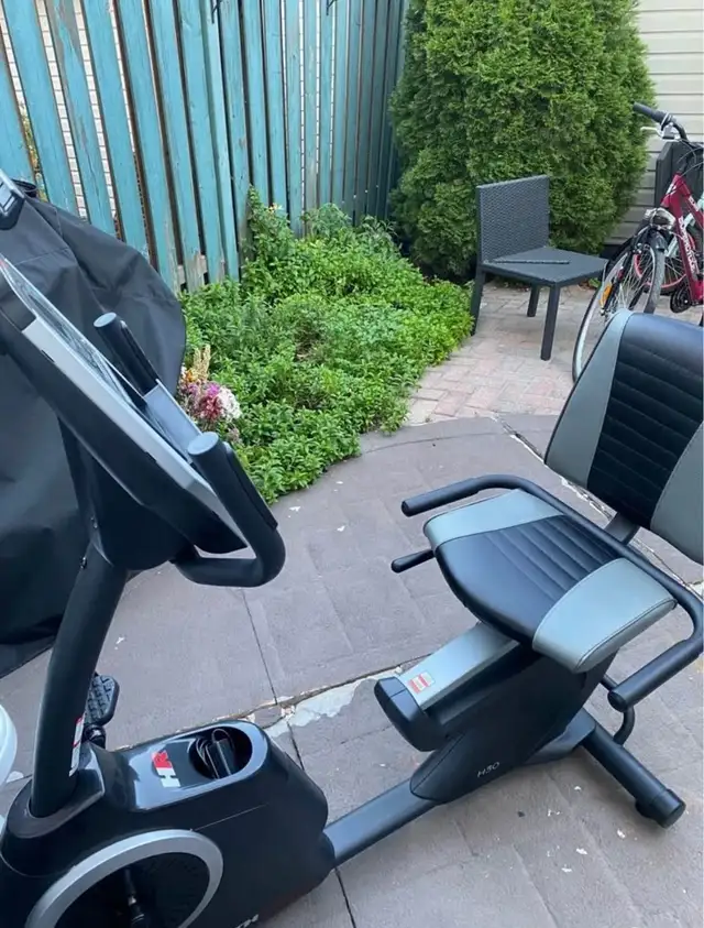 HealthRider H30X Recumbent Exercise Bike – Excellent Condition in Exercise Equipment in Oakville / Halton Region - Image 3