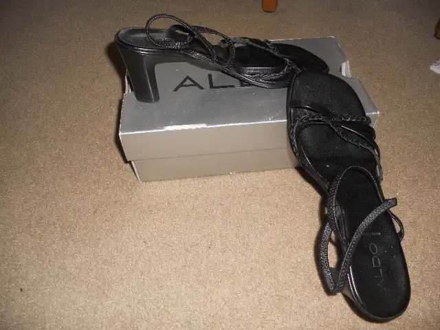 Ladies Boots & Shoes in Other in Oshawa / Durham Region - Image 7