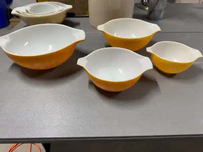 Vintage Pyrex set In good shape Selling for $60 Located in st adolphe but will meet in south end of...