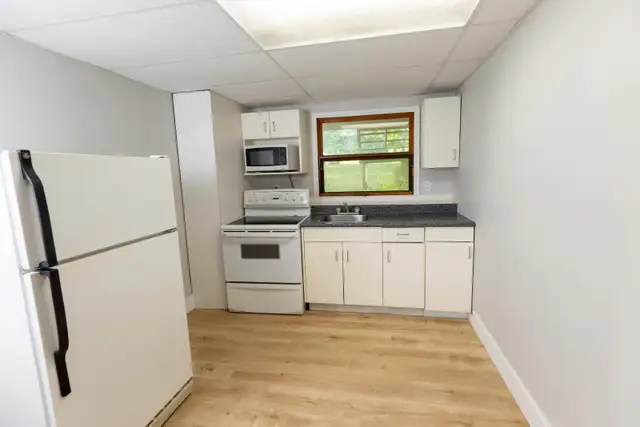 Basement apartment in Long Term Rentals in Charlottetown - Image 5