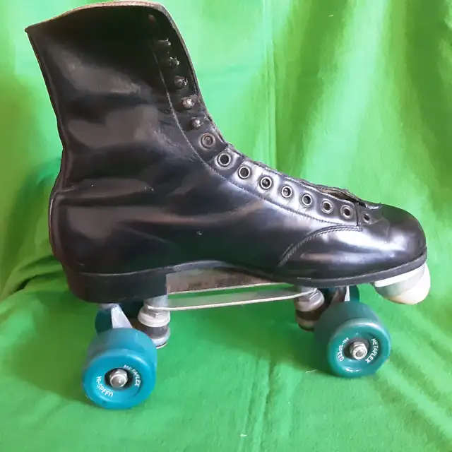 Men's Roller Skates, size 10, precision wheels. in Skates & Blades in Windsor Region - Image 5