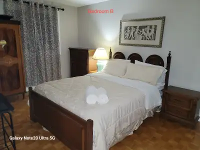 I HAVE 2 BEDROOMS AVAILABLE. LET ME KNOW IF YOU WOULD PREFER BEDROOM A or B. Looking for a clean, co...