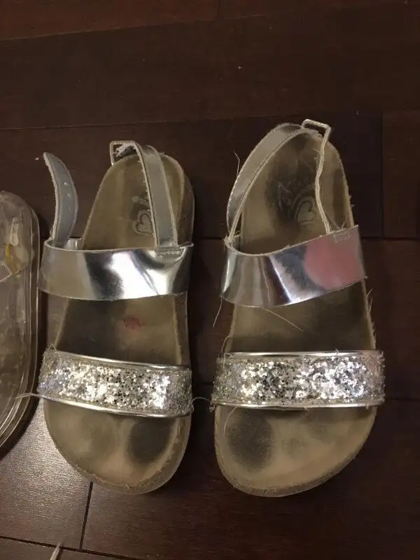 Different Girl Sandals and Shoes  (Size 8-9-10) in Kids & Youth in Markham / York Region - Image 7
