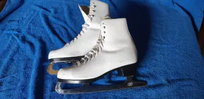 Size 7 figure skates in excellent condition. Price includes a handy skate tote bag. Purchase & pick...