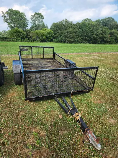 This 10ft x 5.5ft used trailer is ready to haul whatever you need, featuring a sturdy frame and a co...