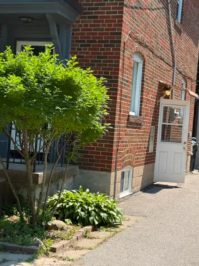 1BED+1BTH BASEMENT APARTMENT AT BRENTCLIFF - EGLINTON EAST YORK