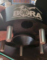 Hub & Wheel Centric Bora 2." 5x5.5 77.8 14x1.5 Studs & Lug Nuts