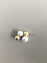 gold pearl earrings 