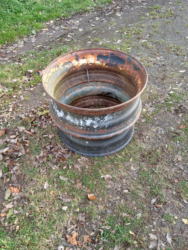 Two Stacking Truck Rims for Fire Pit in Outdoor Décor in Annapolis Valley - Image 4