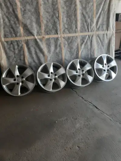 4 MAG 17 POUCE KIA BOLT PATERN 5 X114.3 BONNE CONDITION 150.00$