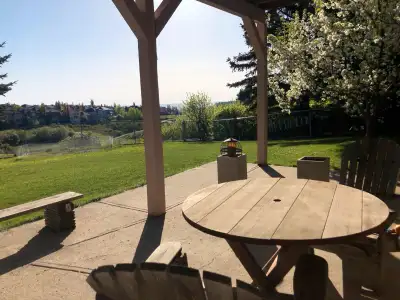 Ravine Park Views, Luxury walkout NEW LEGAL