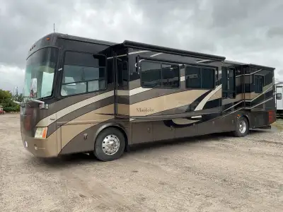 Motorisé Mandalay 2006 40 pi,42,500 miles,4 slides out,génératrice 8000 pour diesel moteur coming 40...