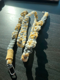 Handmade floral phone strap\knitting