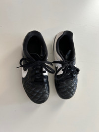 Kids Nike cleats size: 13 