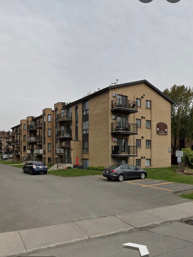 Renovated 4 1/2 Apartment in Chomedey, Laval — photo 1