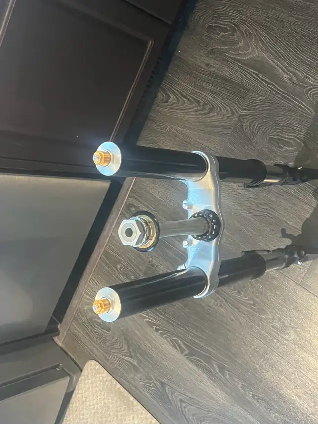 front forks and Lower tree for 2005 and newer  R6 Yamaha in Sport Bikes in Calgary - Image 5