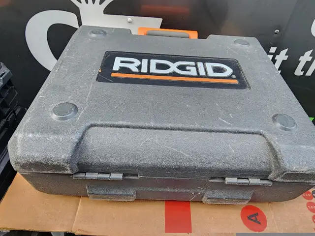 Ridgid R82320 Bit Driver Kit W 2 Batteries Charges & Hard Case in Power Tools in Windsor Region - Image 8