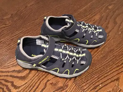 NEW Kids summer shoes size 12 Porch pick up any time near Eglinton and Kipling