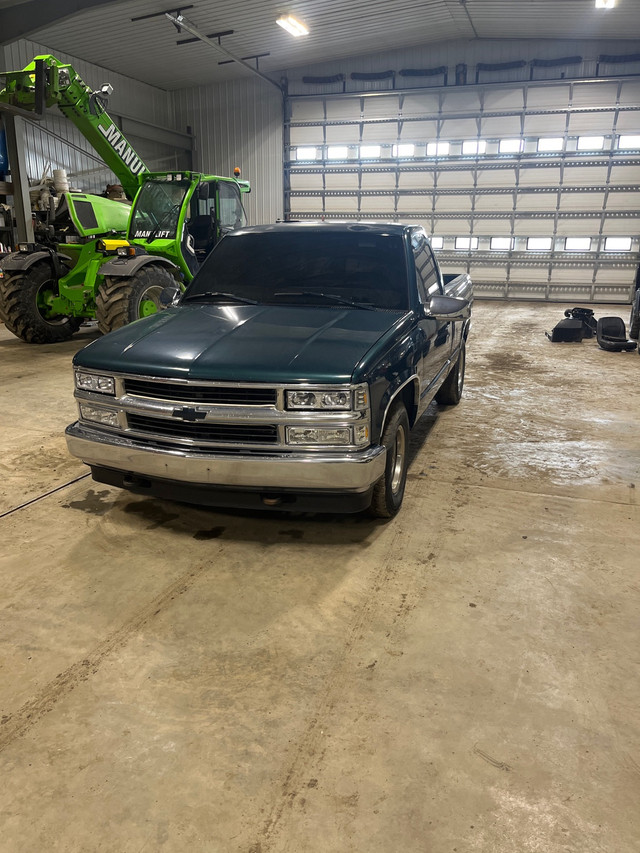 1997 Chevy short box reg cab in Classic Cars in Calgary - Image 3